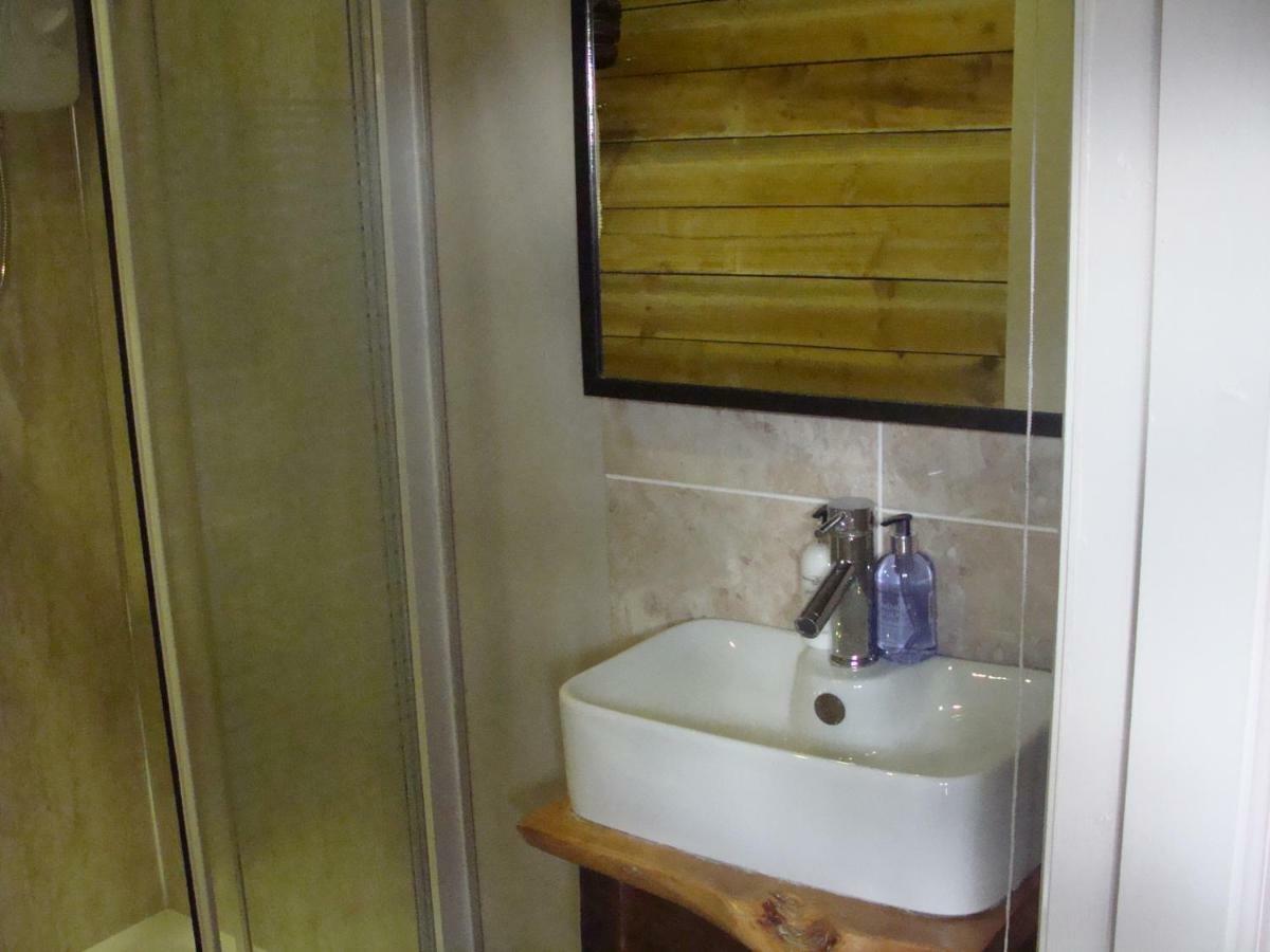 Riggend Farm Bed And Breakfast Airdrie Extérieur photo
